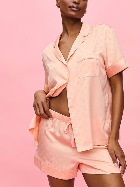 Сатиновая пижама Victoria's Secret Signature Satin Short Pajama Set - Персиковый -S оригинал Victoria's Secret купить Украина 428551QAX